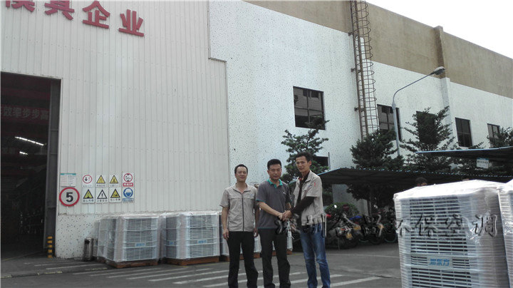 潤東方環(huán)保空調(diào)工程師與科龍模具領導合影