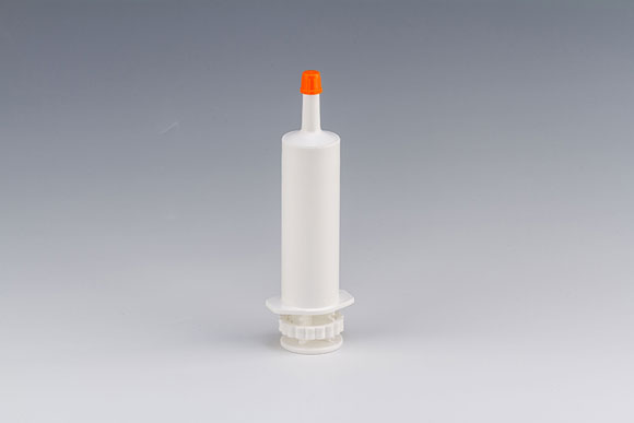 利用子宮灌注器加沖洗液沖洗治療奶牛子宮內(nèi)膜炎